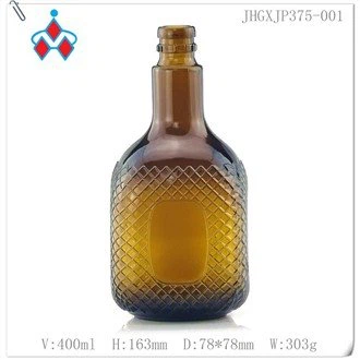 Stiklinis alkoholinis rudas butelis