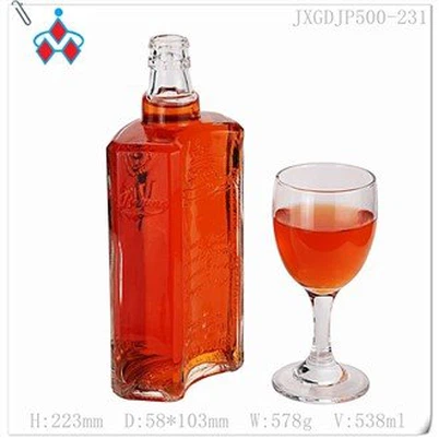 Viskio graviruotas stiklinis butelis